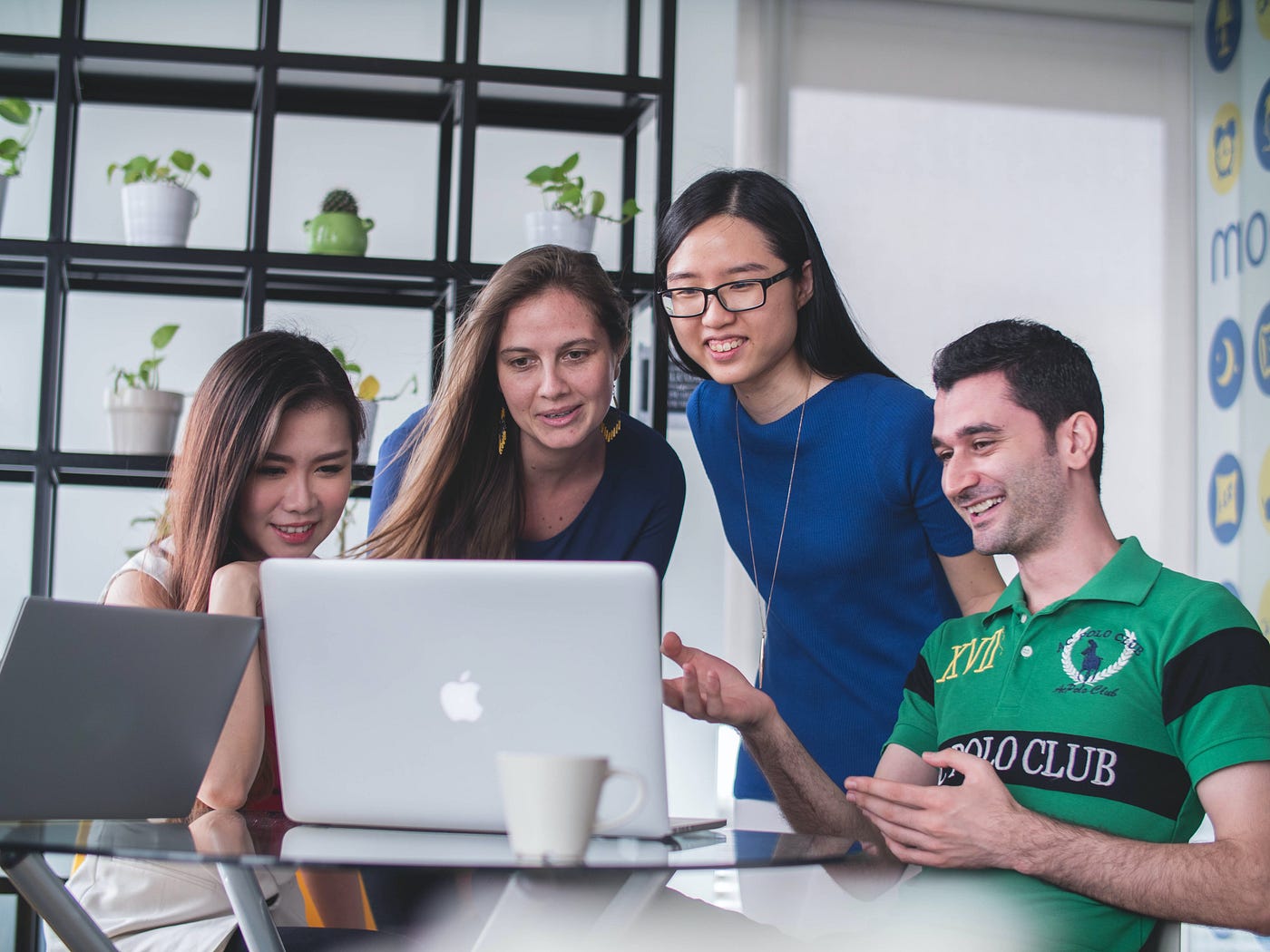 BravoDent dental design support team member